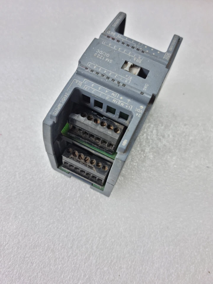 Siemens 6ES7 223-1BH30-0XB0 SM 1223 DC/DC SIMATICS7-1200 MODULE 6ES72231BH300XB0